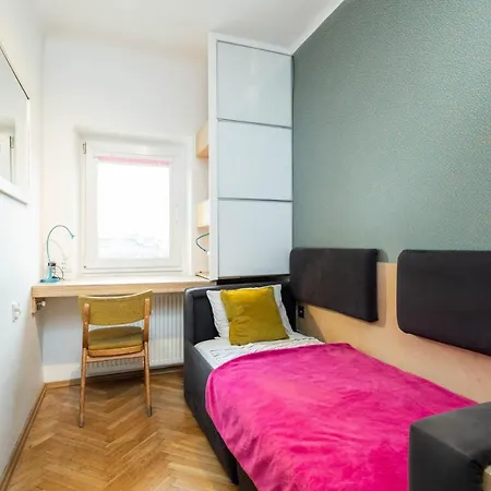Vintage Vibe Rooms, Metro Politechnika By Urban Wake Homestay